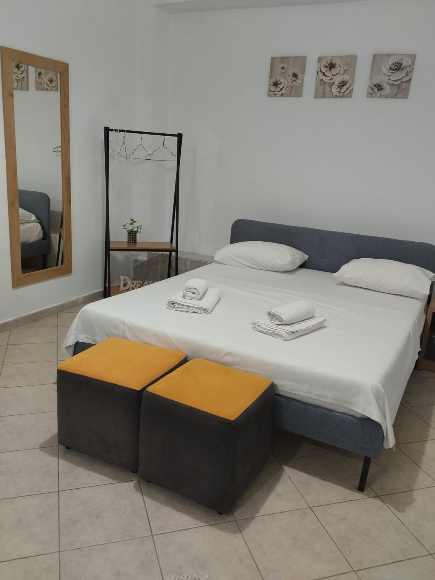 Apartament Dim's *
